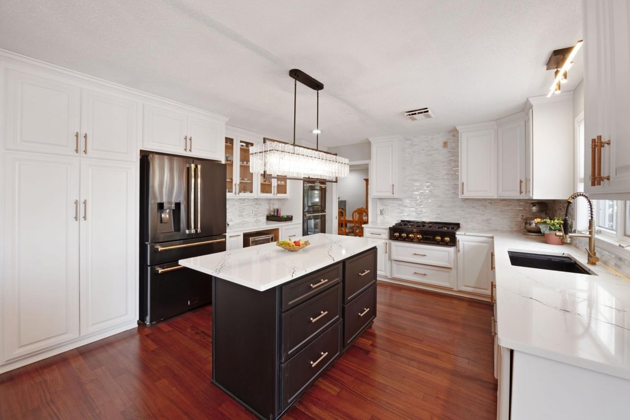 9046 Edinburgh Lane, Woodbury, MN 55125