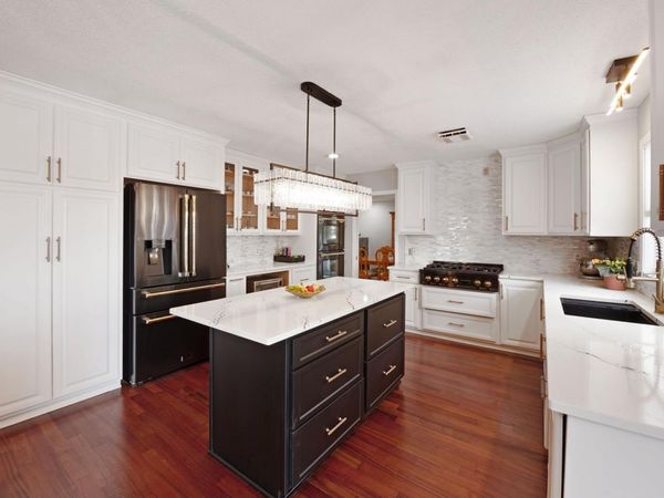 9046 Edinburgh Lane, Woodbury, MN 55125