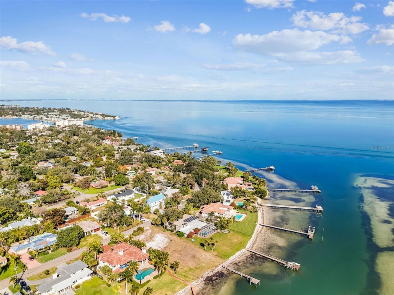 6330 Bahama Shores Drive S, Saint Petersburg, FL 33705 Photo