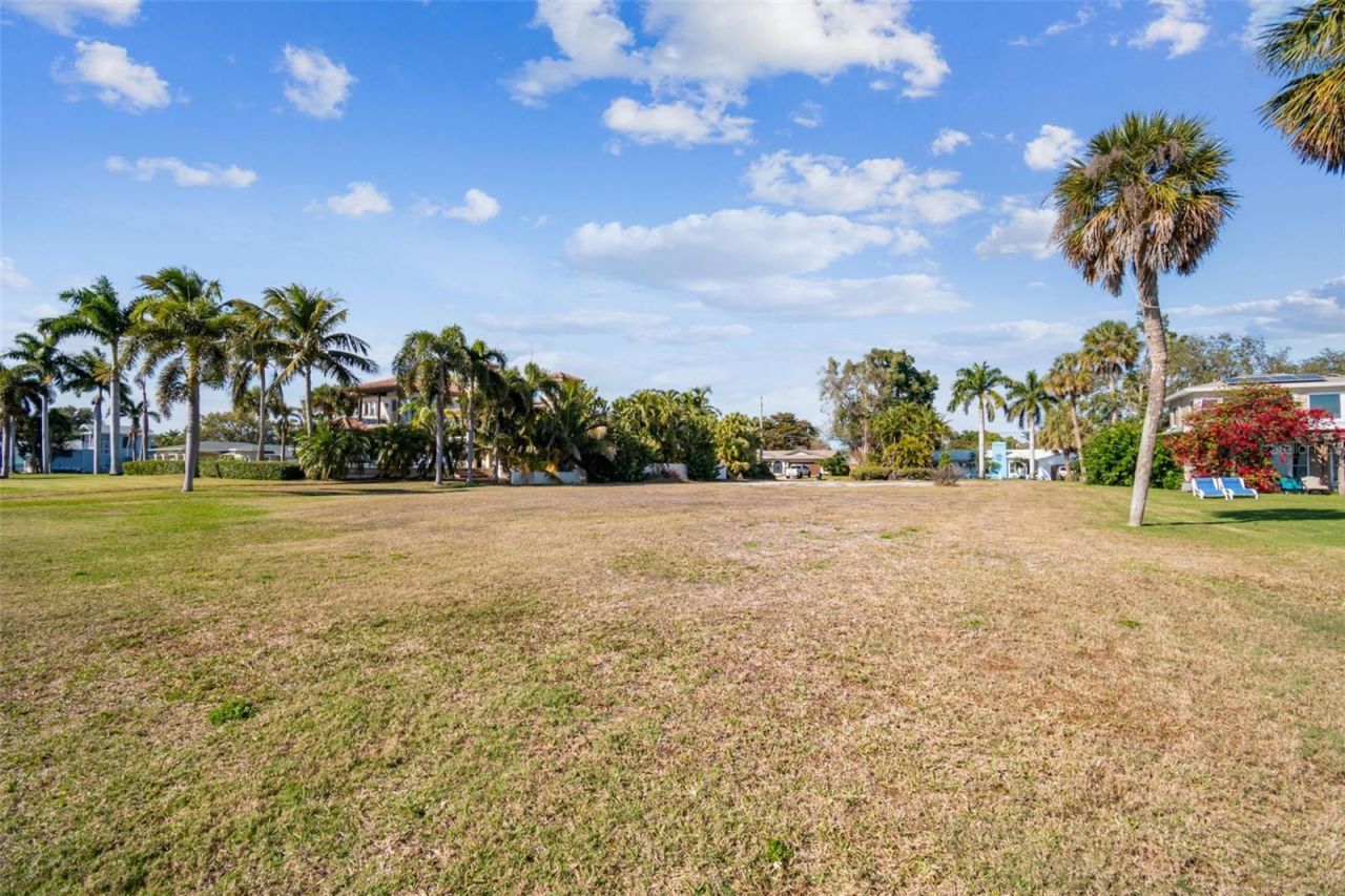 6330 Bahama Shores Drive S, Saint Petersburg, FL 33705 Photo