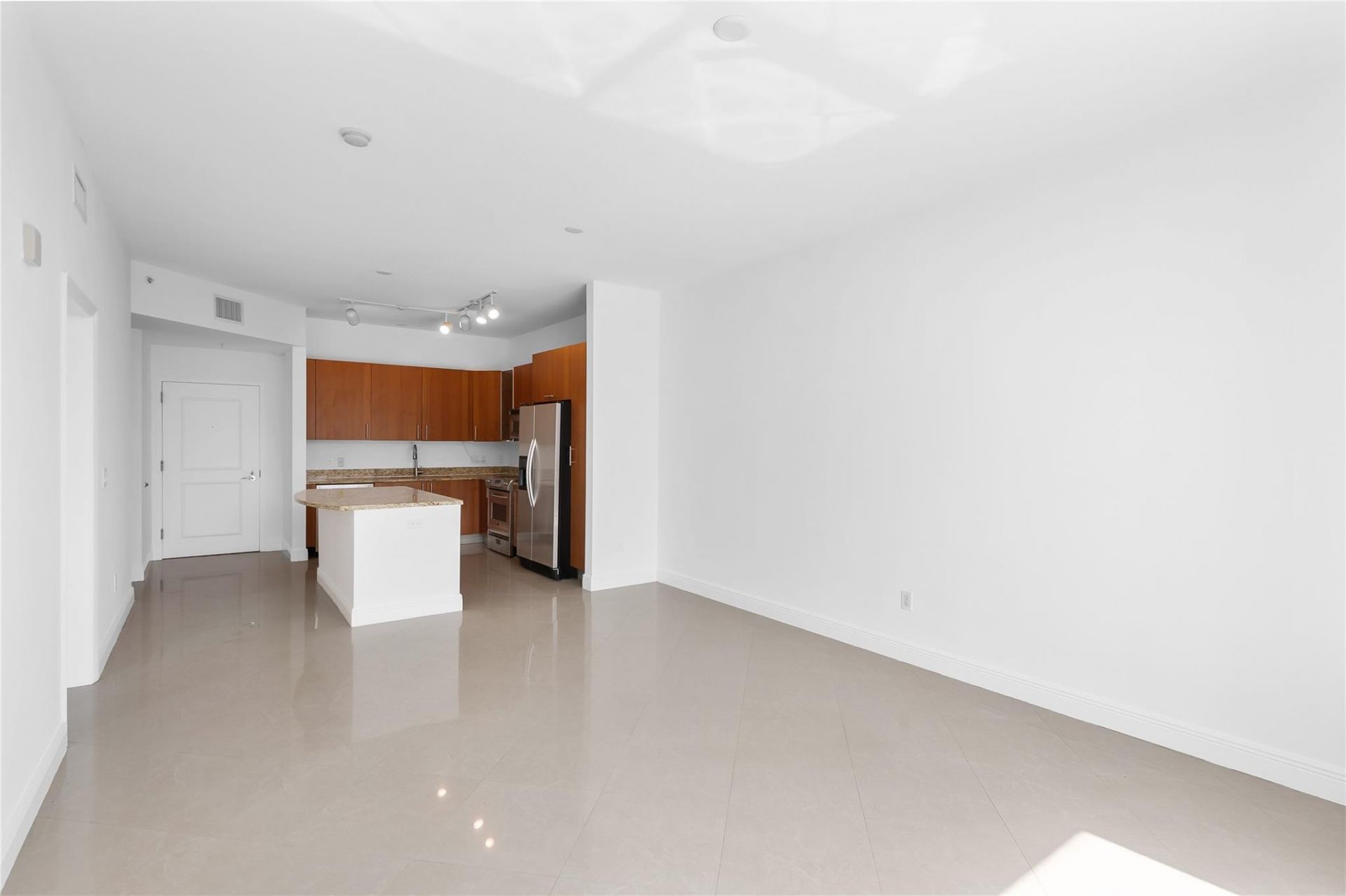 1945 S Ocean Drive, Unit 307, Hallandale Beach, FL 33009 Photo