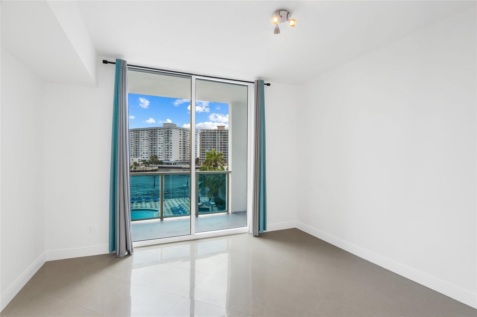 1945 S Ocean Drive, Unit 307, Hallandale Beach, FL 33009 Photo