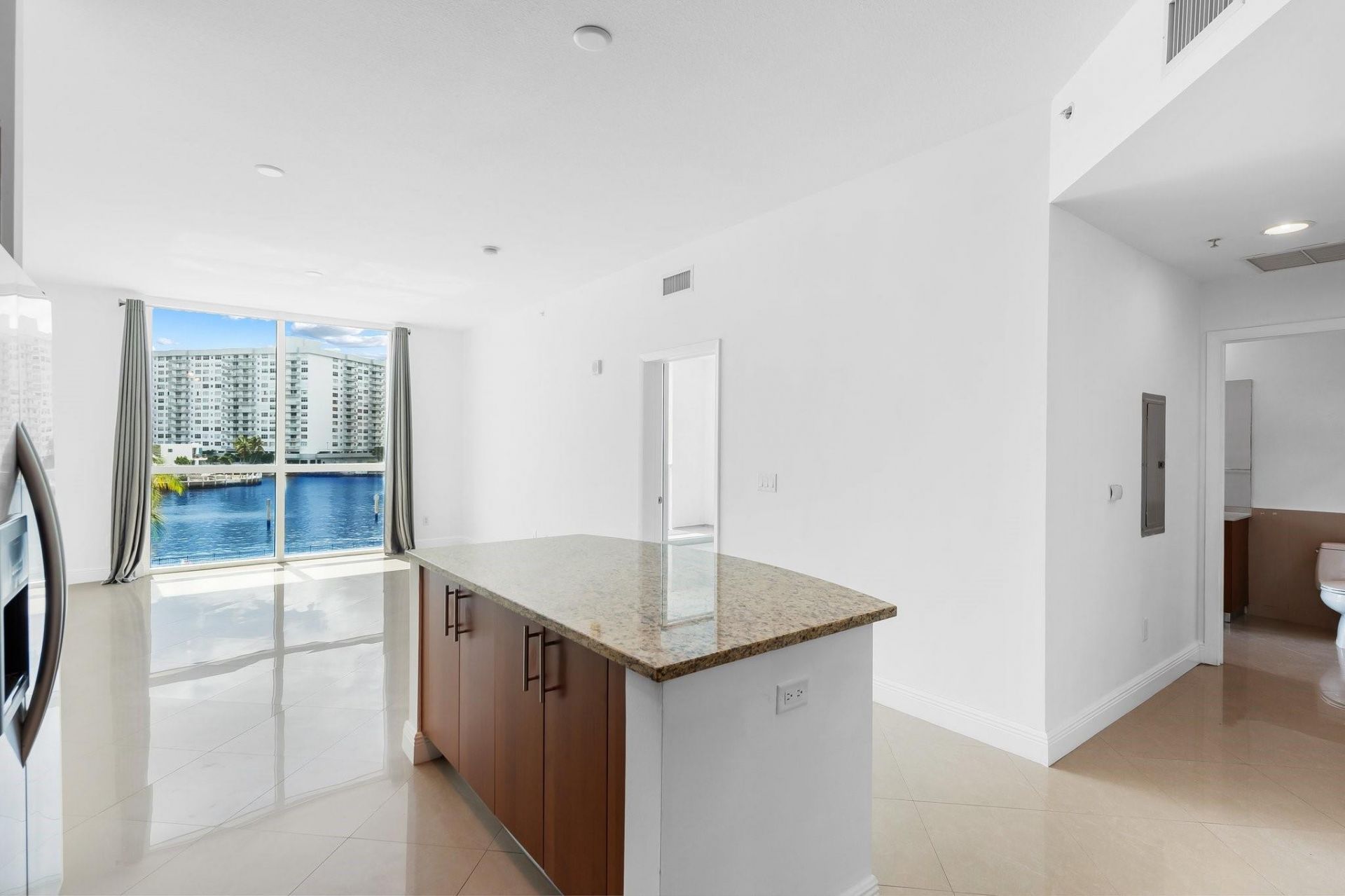 1945 S Ocean Drive, Unit 307, Hallandale Beach, FL 33009 Photo