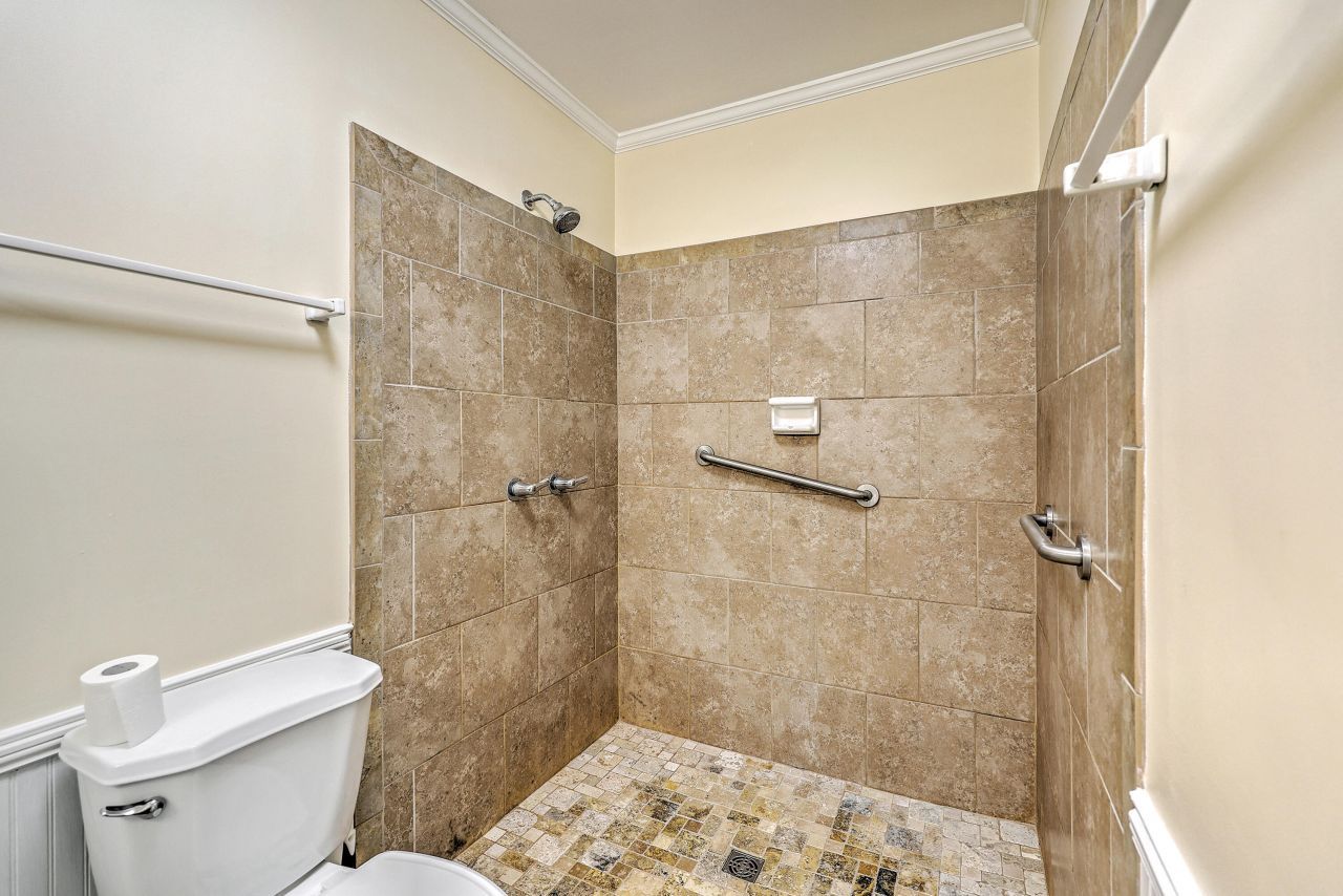 201 Sweetbriar Road Photo 11