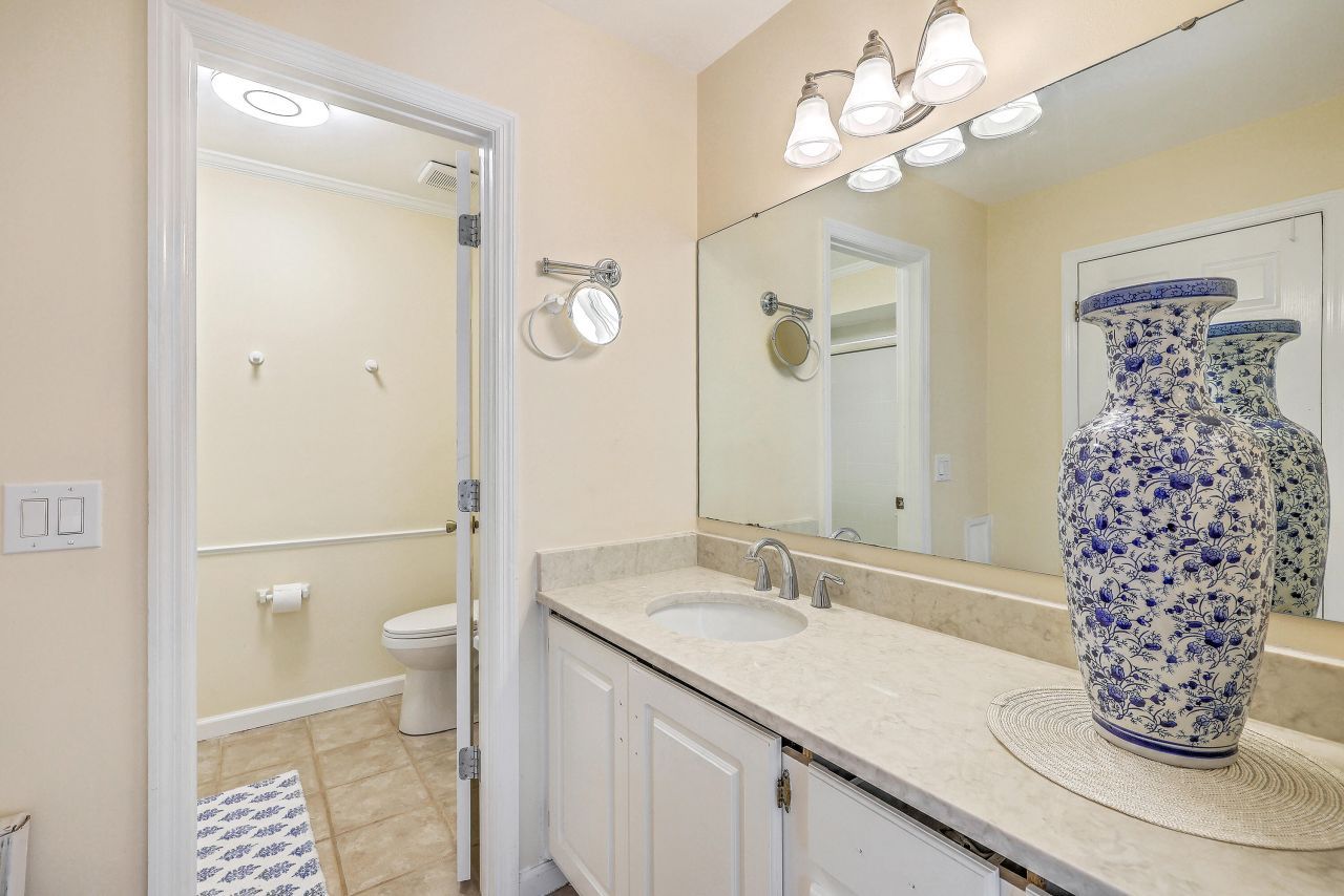 201 Sweetbriar Road Photo 16