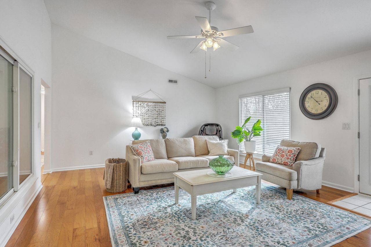 201 Sweetbriar Road Photo 24