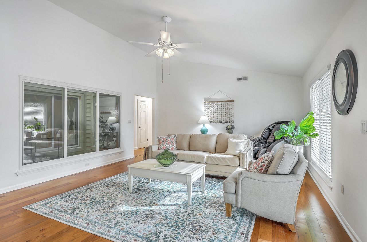 201 Sweetbriar Road Photo 25