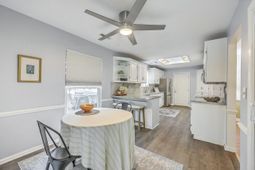 201 Sweetbriar Road photo 4