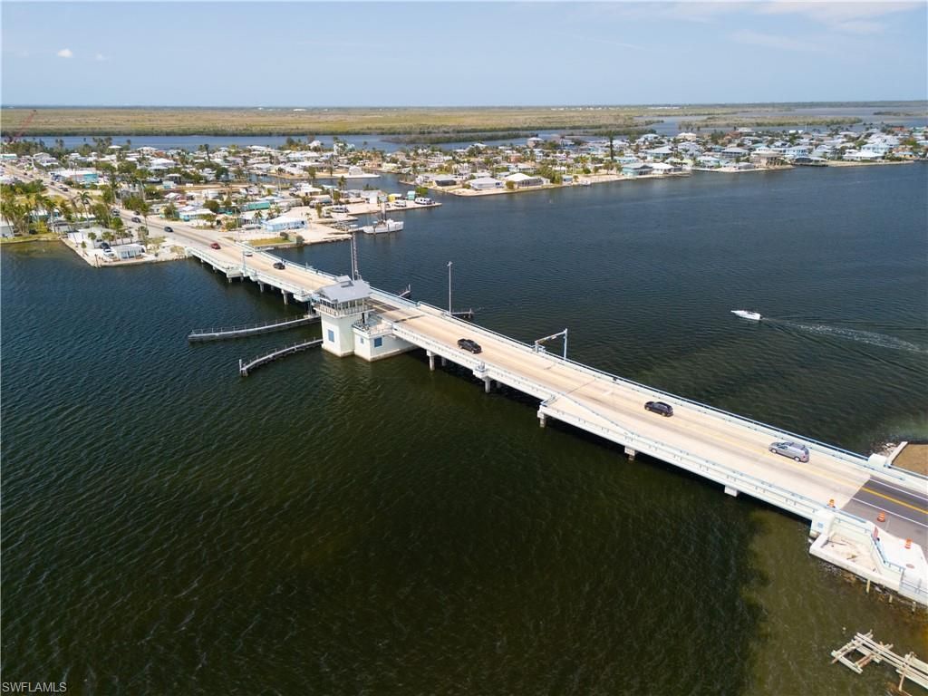 5500 Stringfellow Rd, Saint James City, FL 33956 Photo