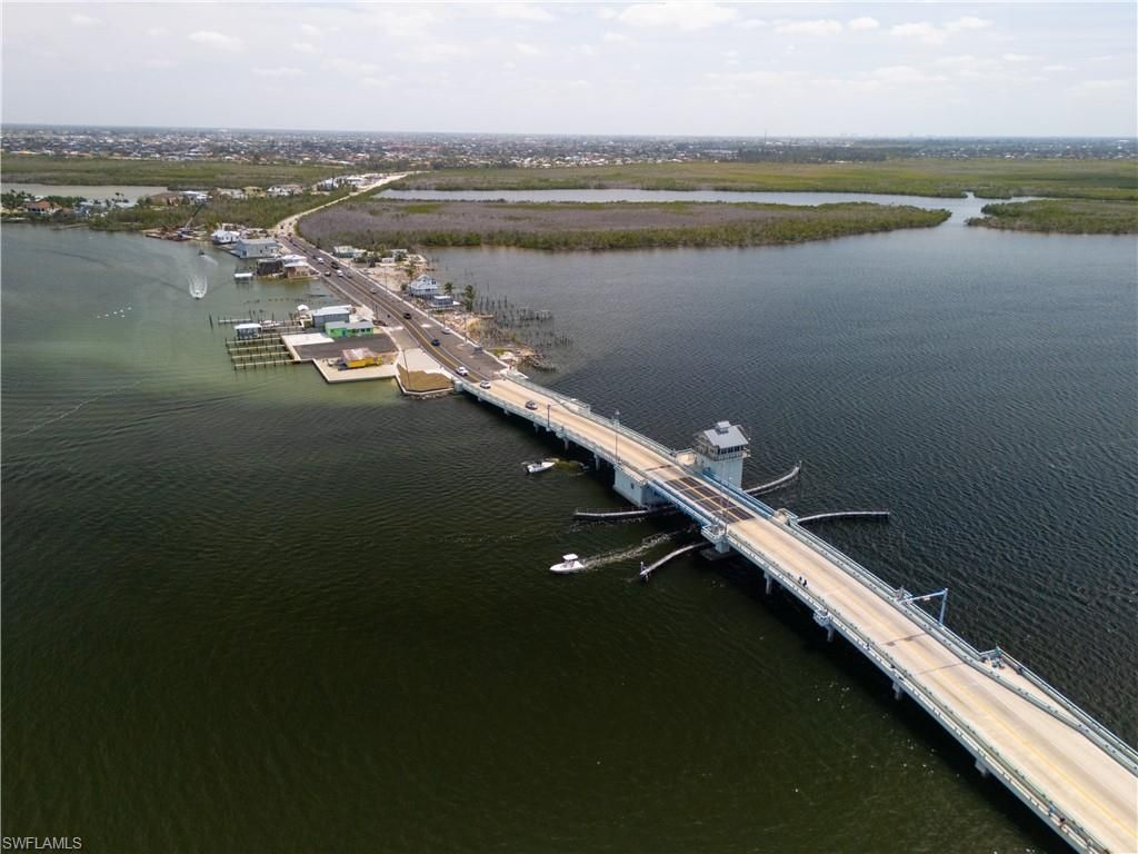 5500 Stringfellow Rd, Saint James City, FL 33956 Photo