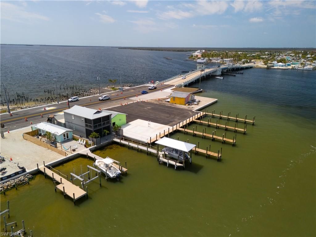 5500 Stringfellow Rd, Saint James City, FL 33956 Photo