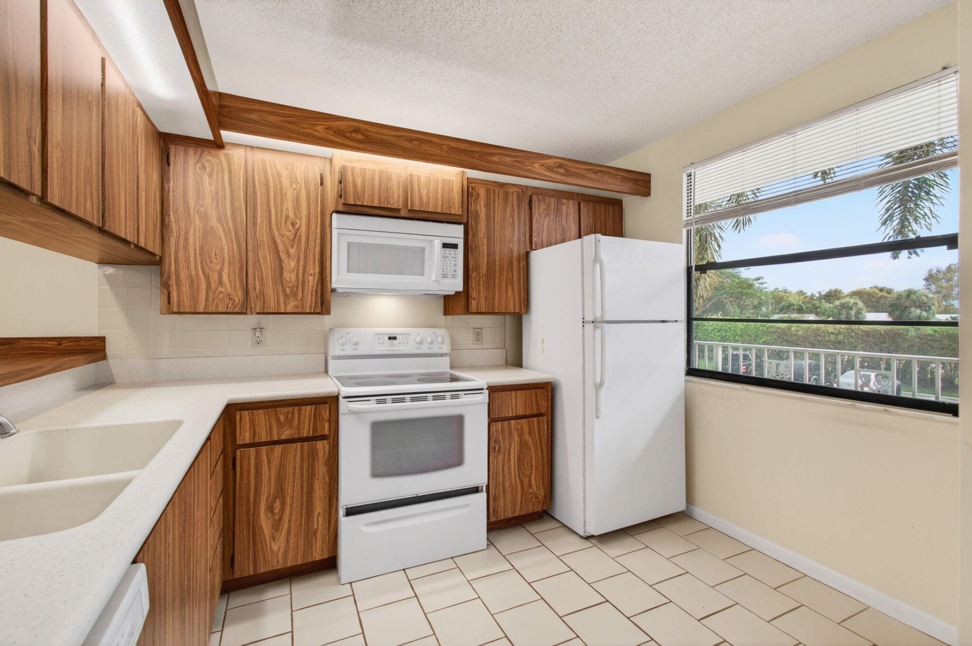 6049 Balboa Circle, Unit 205, Boca Raton, FL 33433 Photo