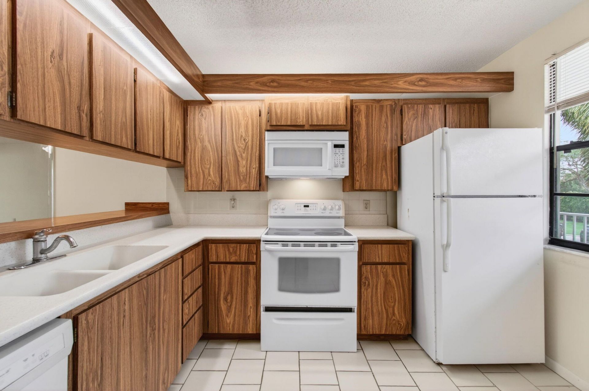 6049 Balboa Circle, Unit 205, Boca Raton, FL 33433 Photo