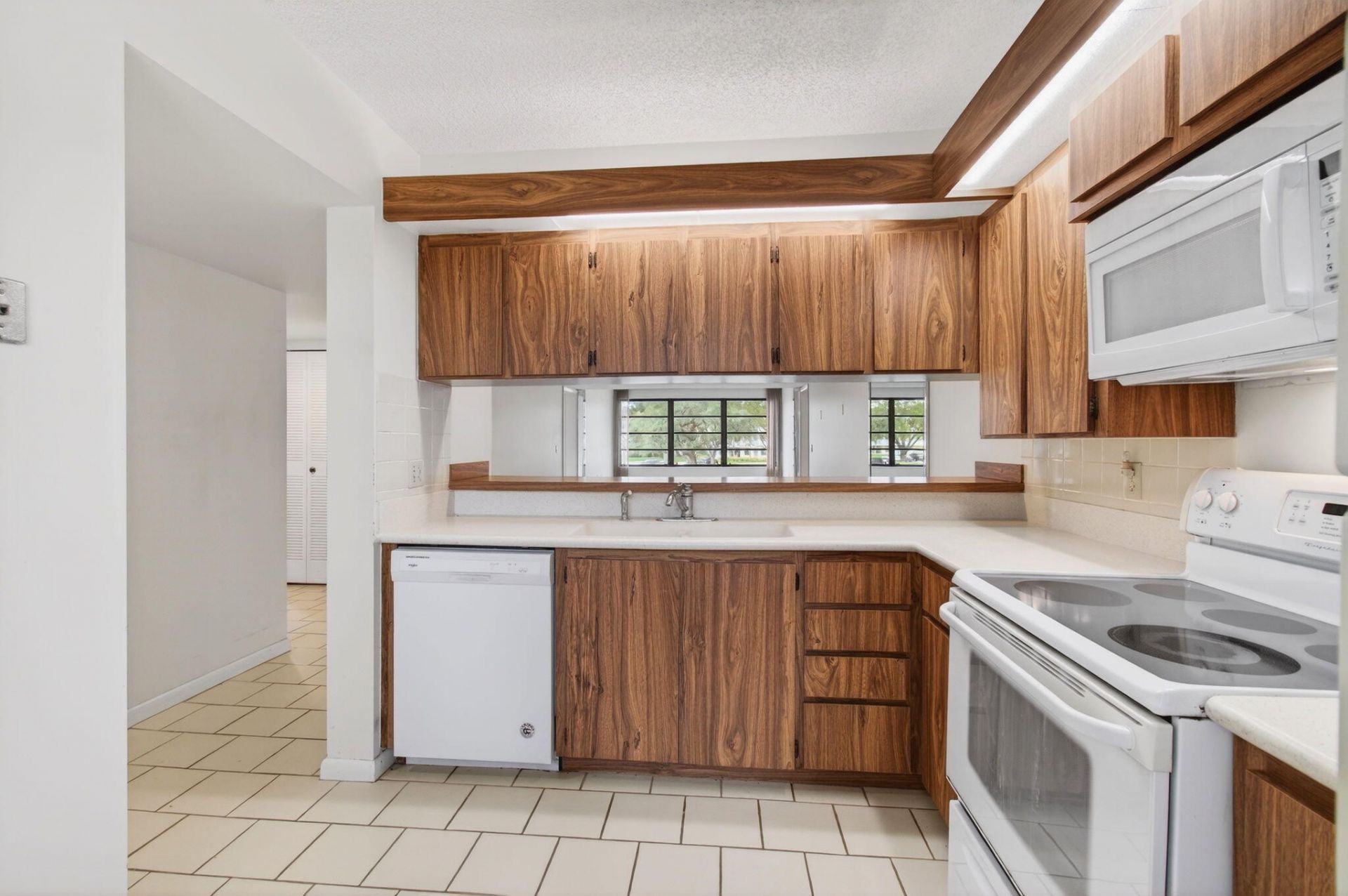 6049 Balboa Circle, Unit 205, Boca Raton, FL 33433 Photo