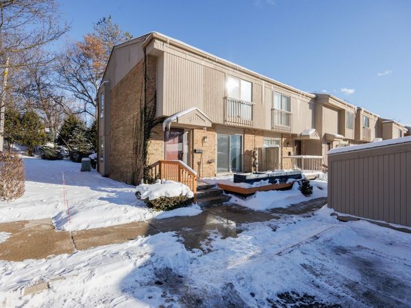 1468 Oakbrook East Drive, Rochester Hills, MI 48307