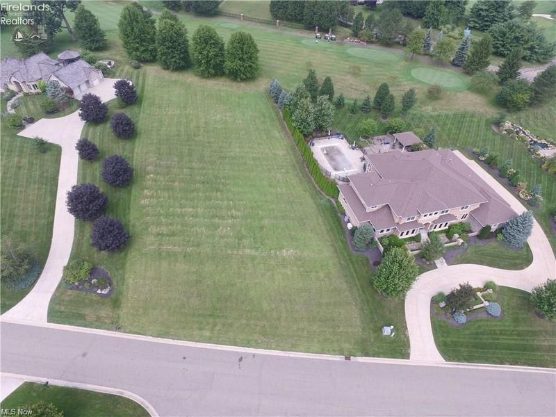 6882 NW Glengarry, Canton, OH 44718 Photo 2