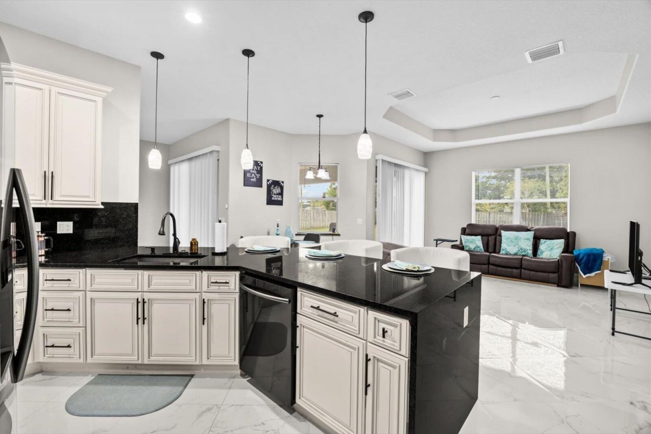 562 SW Souris Avenue, Port Saint Lucie, FL 34953 Photo