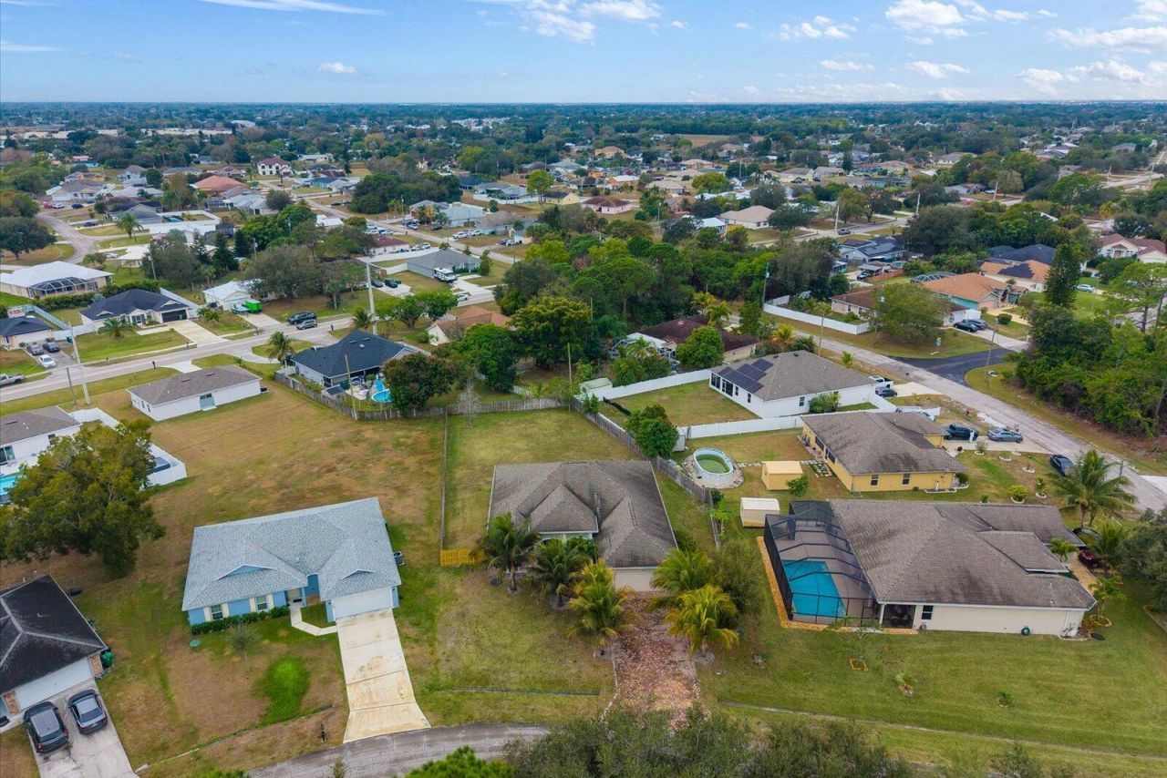 562 SW Souris Avenue, Port Saint Lucie, FL 34953 Photo