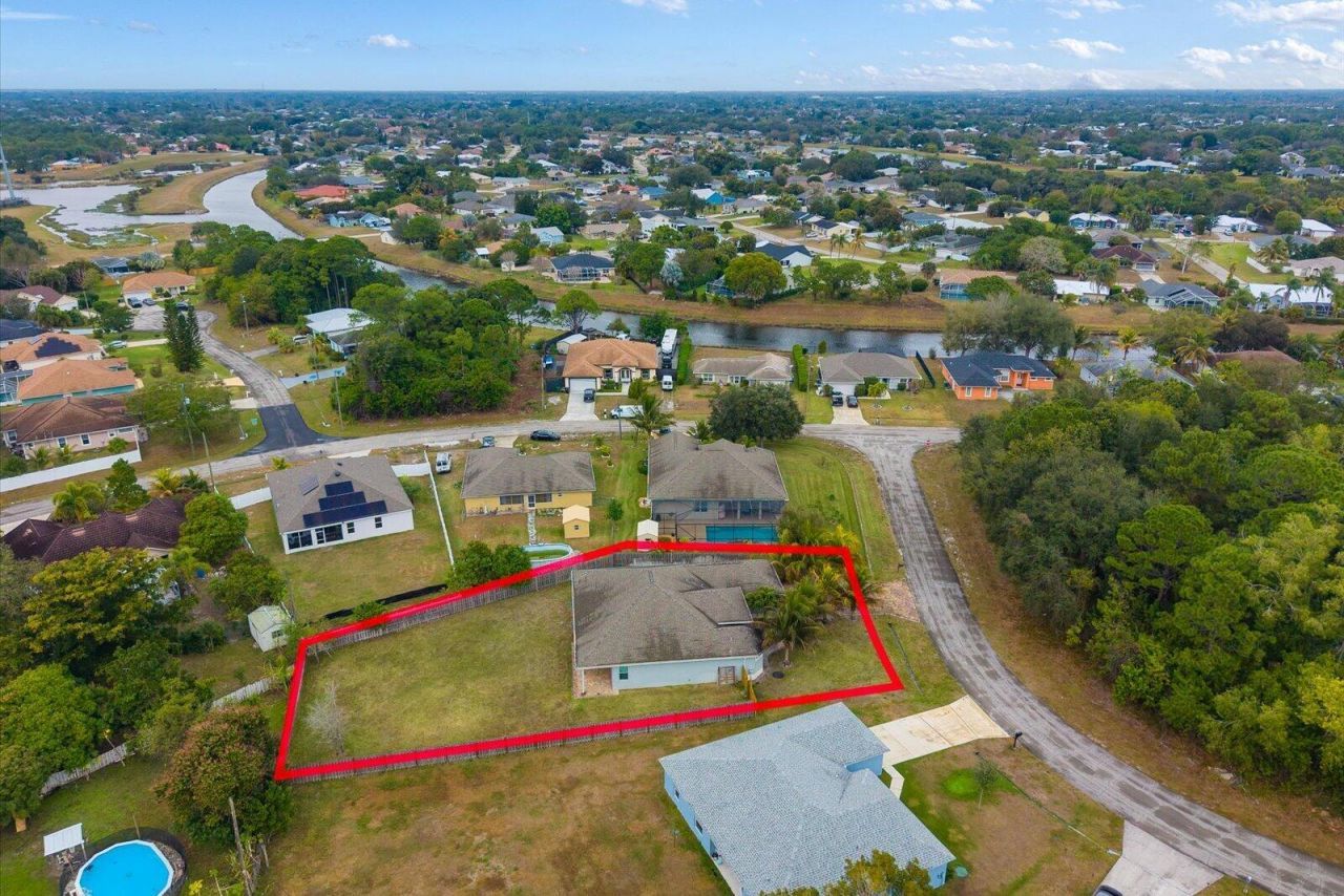 562 SW Souris Avenue, Port Saint Lucie, FL 34953 Photo