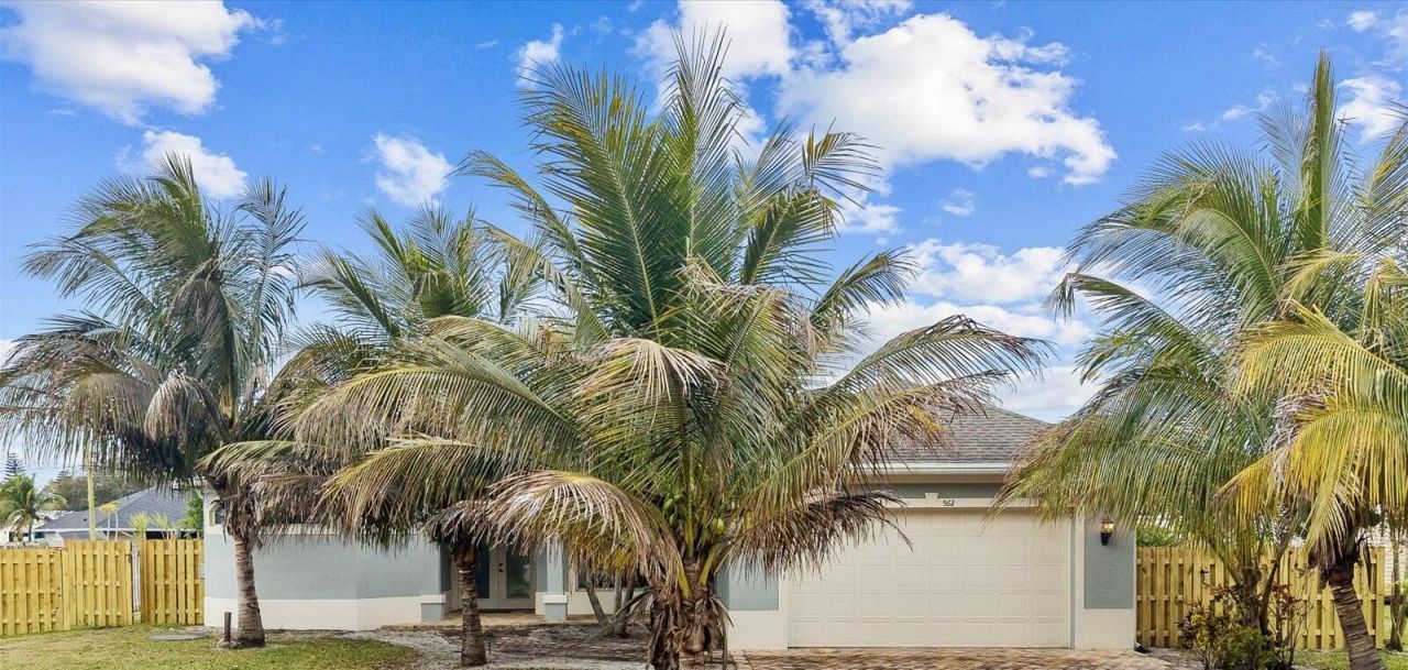 562 SW Souris Avenue, Port Saint Lucie, FL 34953 Photo