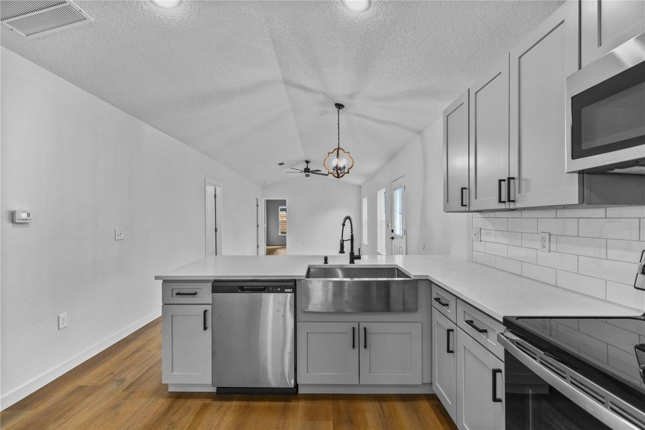 1012 E Hazzard, Eustis, FL 32726 Photo