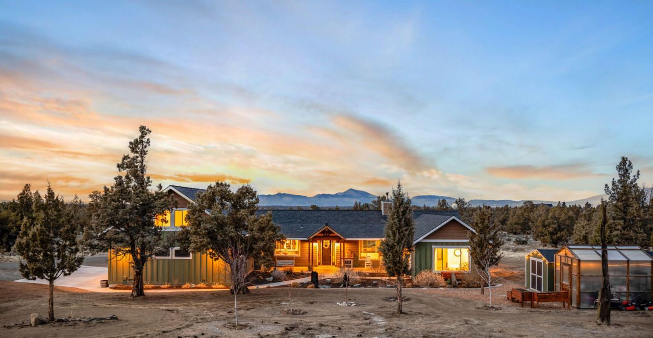 18385 SW Mount Adams Loop, Powell Butte, OR 97753 Main Photo