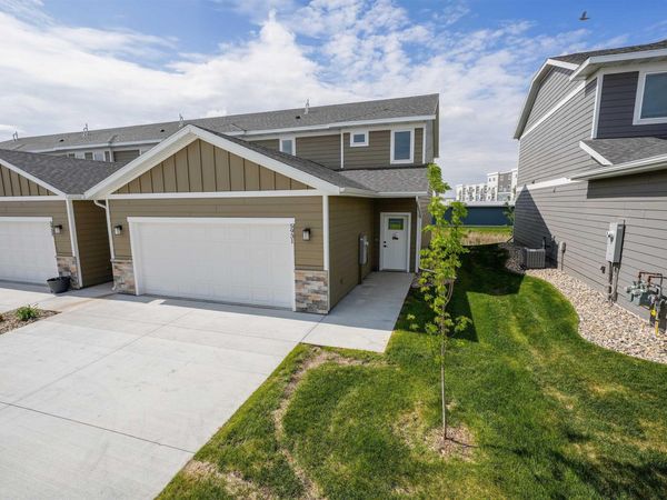 5931 S Whisper Creek Pl, Sioux Falls, SD 57108