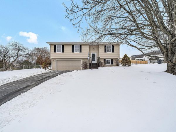 30 Vela CIR, Roanoke, VA 24019