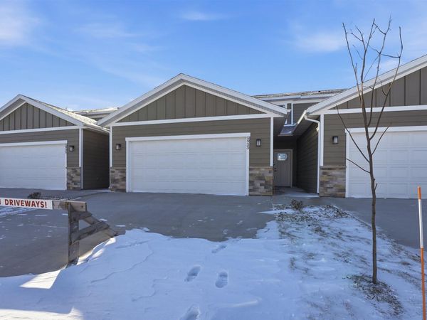 5937 S Whisper Creek Pl, Sioux Falls, SD 57108