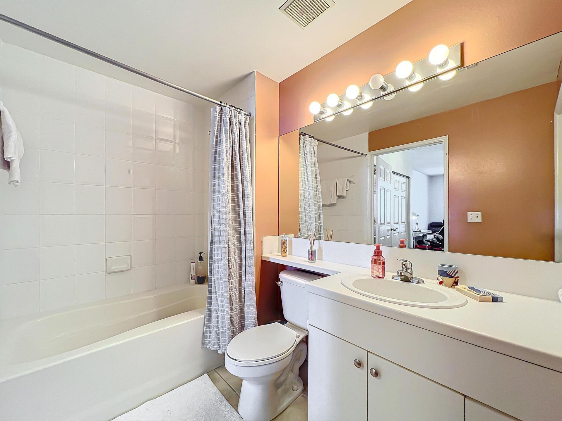 616 Clearwater Park Road, Unit 713, West Palm Beach, FL 33401 Photo