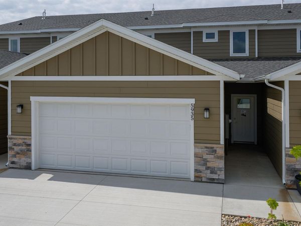 5935 S Whisper Creek Pl, Sioux Falls, SD 57108
