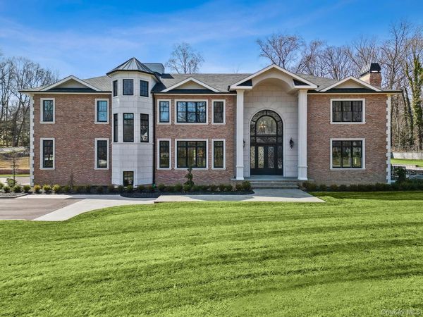 24 Landview Drive , Dix Hills, NY 11746