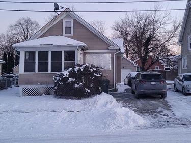 17 Bushwick Place, Springfield, MA 01109