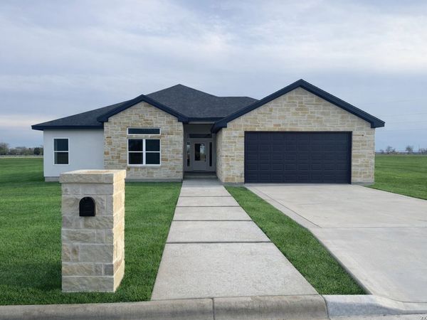 705 34th Street, Hondo, TX 78861