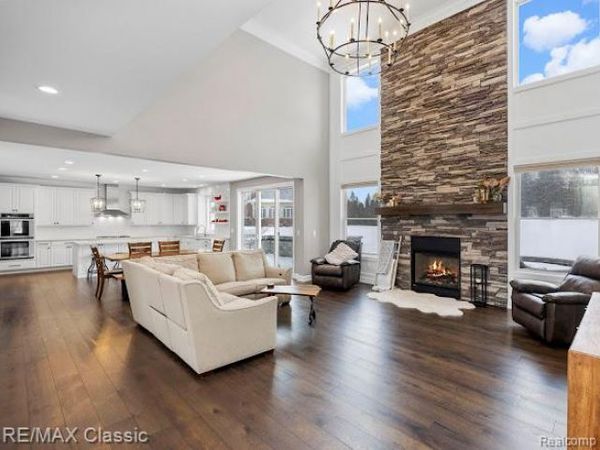 1994 Charles Court, Milford Twp, MI 48380