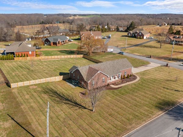 1021 Somerville Dr, Cottontown, TN 37048