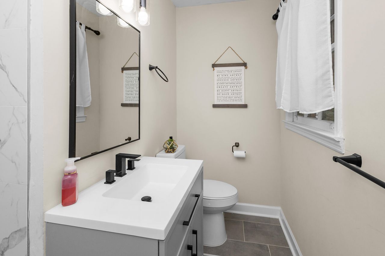 419 Azalea Drive Photo 11