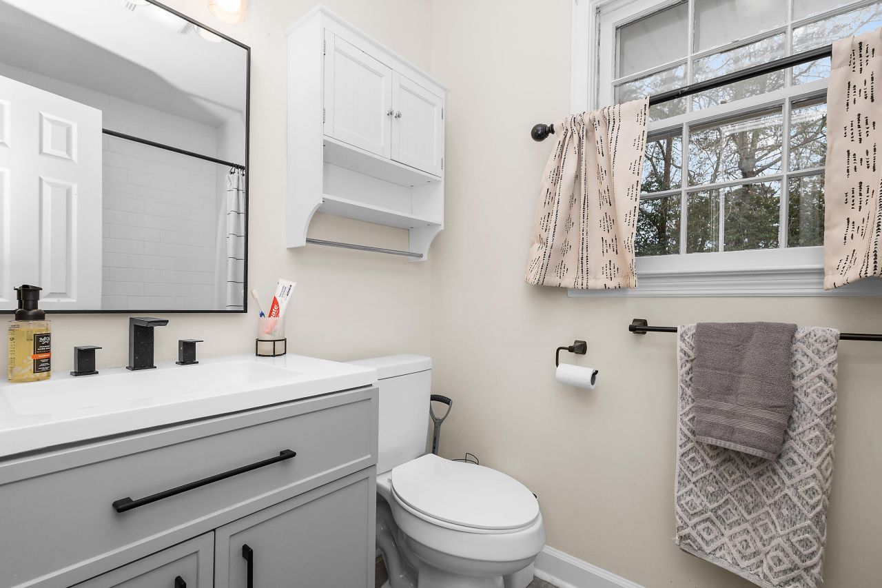 419 Azalea Drive Photo 9