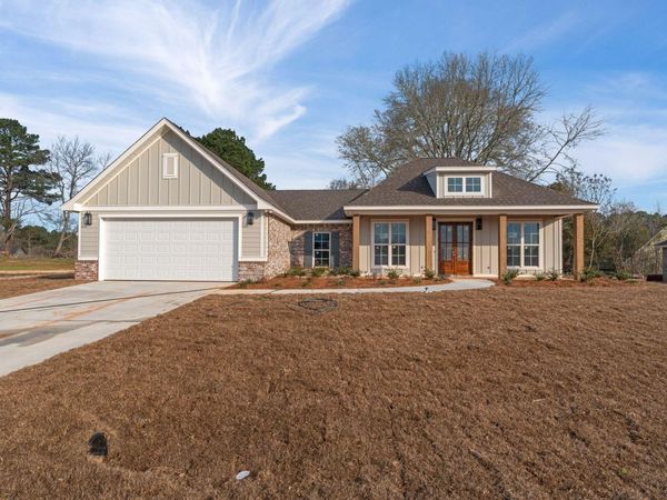 136 Micawber Loop, Hattiesburg, MS 39402