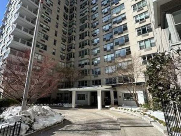 2 Fifth Avenue, Unit 14R, New York (Manhattan), NY 10011