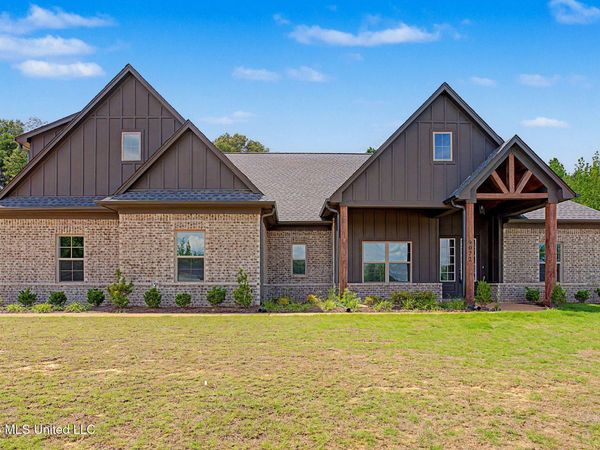 9072 Treadway Creek, Hernando, MS 38632