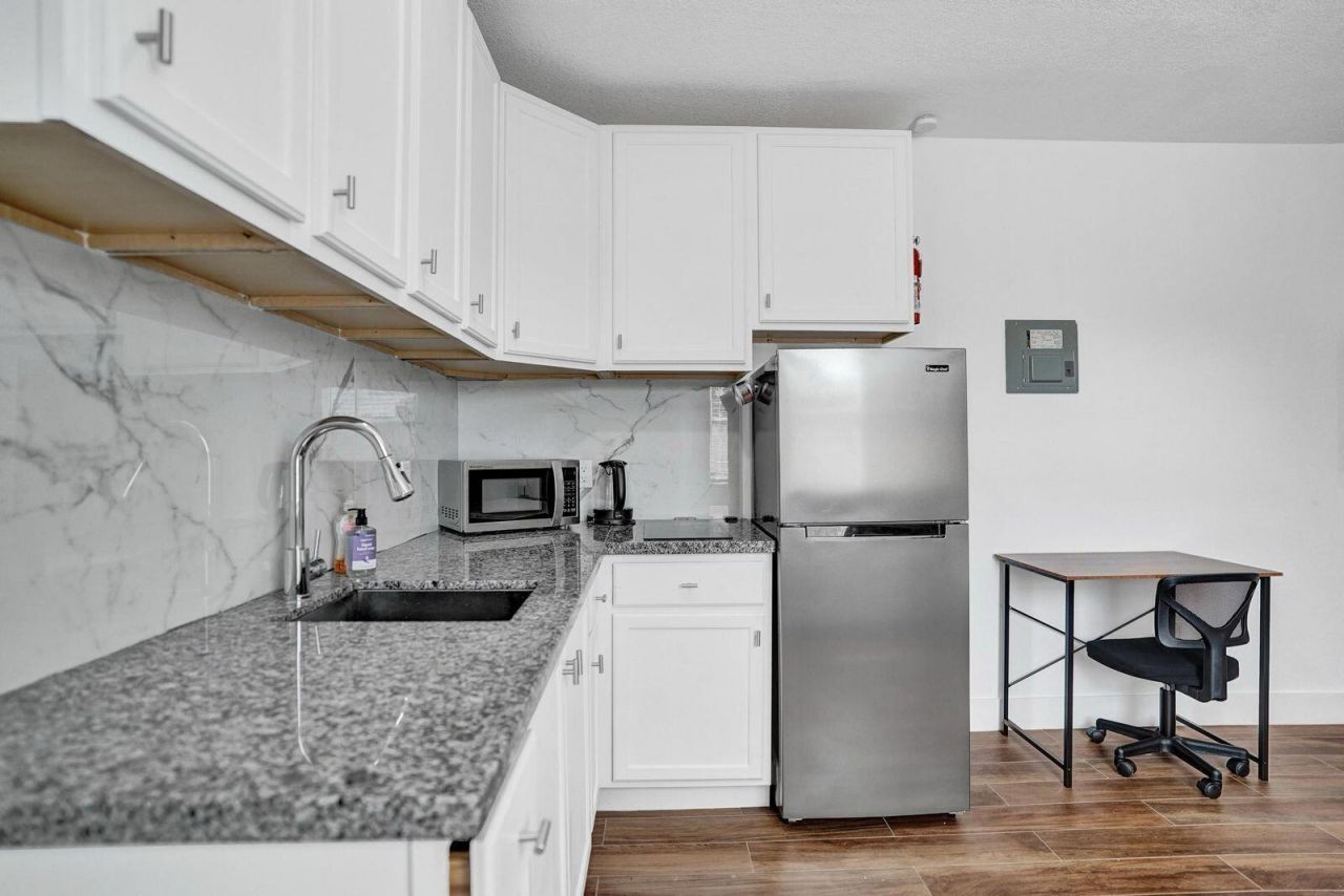 1075 W 30th Street, Riviera Beach, FL 33404 Photo