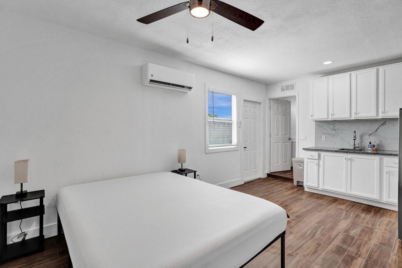 1075 W 30th Street, Riviera Beach, FL 33404 Photo