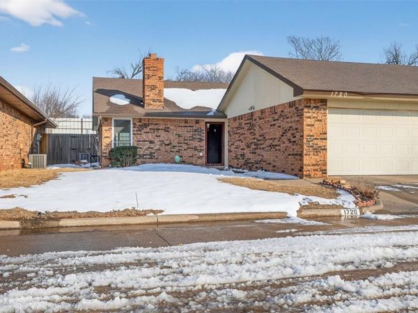 1720 Lionsgate Circle, Bethany, OK 73008