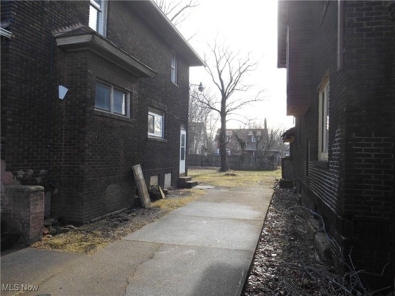 413 Alameda Avenue, Youngstown, OH 44504 Photo 9