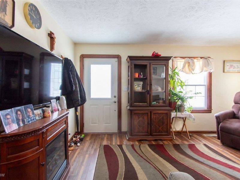 1109 Bell Avenue, Elyria, OH 44035 Photo 4