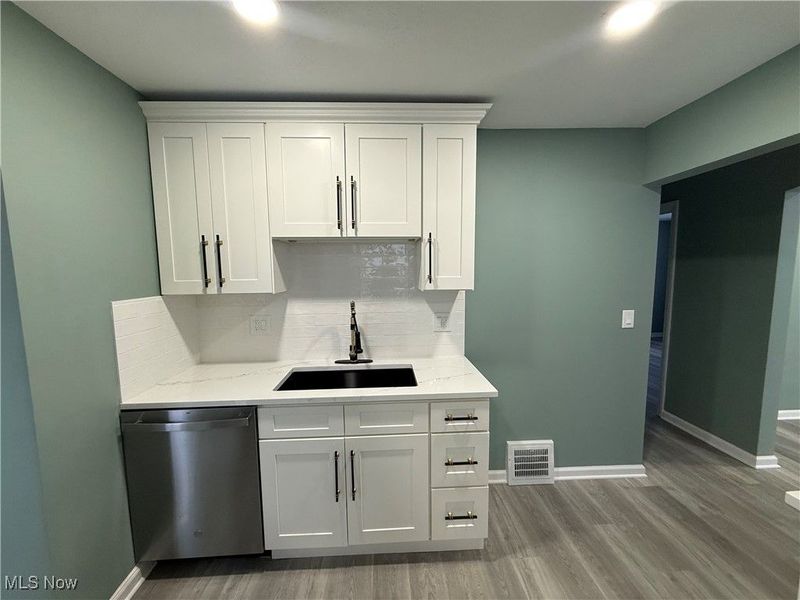 9217 Ansonia Avenue, Brooklyn, OH 44144 Photo 8