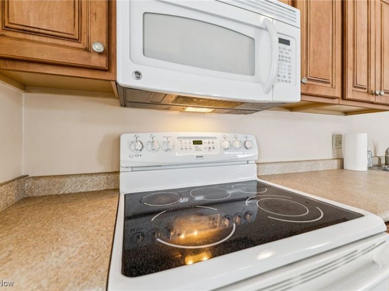 3700 Glenbar Court, Fairview Park, OH 44126 Photo 14