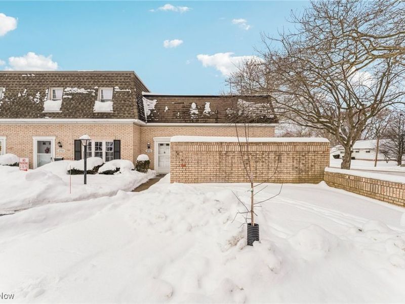 3700 Glenbar Court, Fairview Park, OH 44126 Photo 2