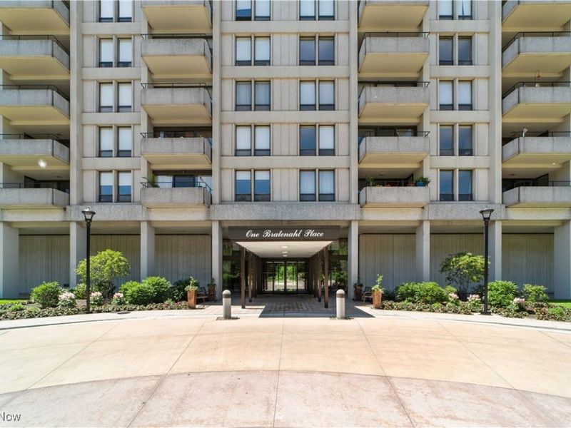 1 Bratenahl Place, Unit 605, Bratenahl, OH 44108 Photo 1